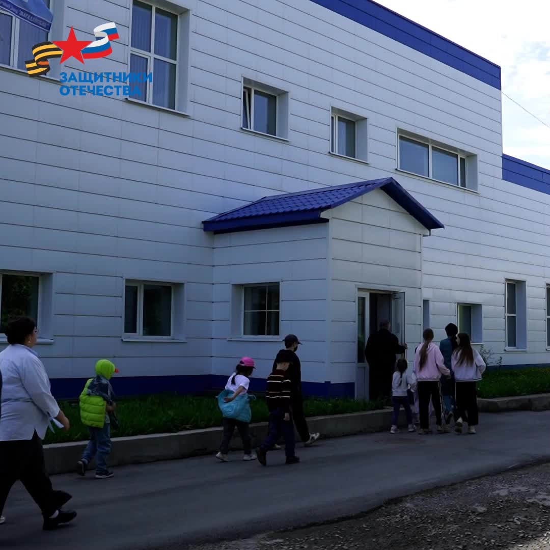 Дети участников СВО посетили экскурсию на молочном заводе «Магаданский»