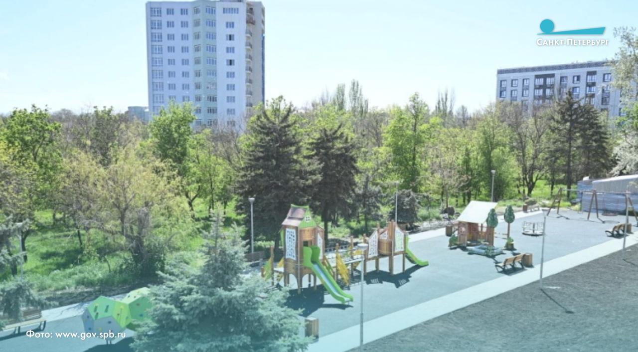 Александр Беглов Петербург восстановил и построил в городе побратиме Мариуполе порядка пятидесяти объектов В числе восстановленных объектов четыре детских сада три школы детская и взрослая поликлиники онкологический центр и детское хирургическое отделение диагностический корпус и здания вспомогательных служб центра первичной медико санитарной помощи реабилитационный центр для детей инвалидов общежитие на проспекте Ленина Александр Беглов подчеркнул по поручению Президента России Владимира Владимировича Путина Петербург приступил к восстановлению Мариуполя с первых дней освобождения города Наши новости в Телеграм VК ОK MAX