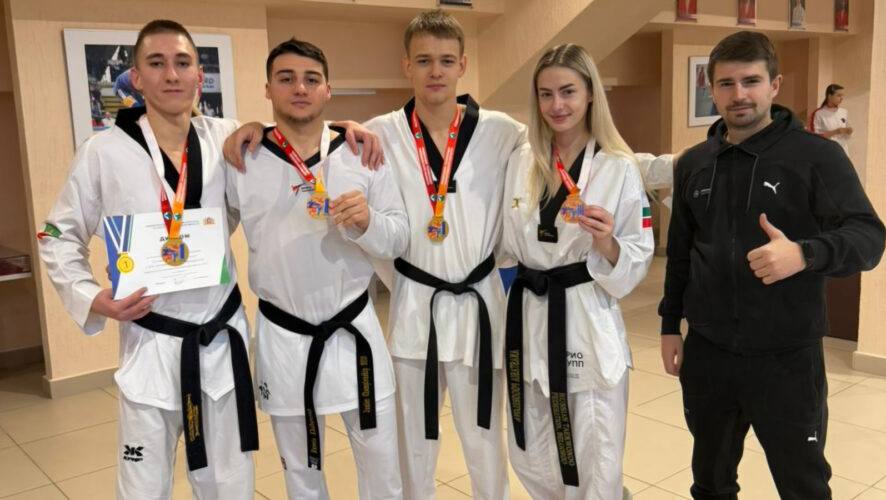 Тхэквондисты Татарстана триумфально выступили на Всероссийских соревнованиях С 9 по 12 ноября в городе Верхняя Пышма прошли Всероссийские соревнования по тхэквондо ВТФ среди мужчин и женщин Камиль Гинатулин одержал победу в весовой категории до 58 килограммов В одной из самых напряженных категорий до 74 килограммов золото также завоевал Семен Фролов Продолжил триумфальное выступление команды Ханмагомед Рамазанов не оставив шансов соперникам в категории до 80 килограммов Среди женщин Анастасия Погорелова завоевала бронзу в весовой категории до 53 килограммов KazanFirst   в бот