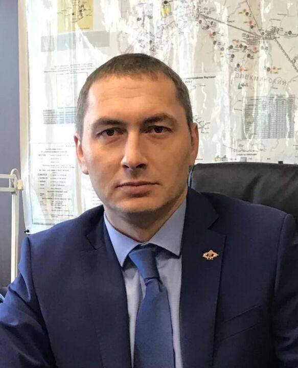 деньэнергетика Начальник ЛРЭС Алексей Югансон ленские энергетики выполнили все планы текущего года 22 декабря профессиональный праздник отмечают энергетики люди благодаря которым в наших домах есть свет и тепло Уходящий год стал важным этапом в развитии Ленского района электрических сетей Западных электрических сетей Публичного акционерного общества Якутскэнерго входящего в группу РусГидро В этом году ЛРЭС не только успешно справился с поставленными задачами но и значительно повысил уровень надежности электроснабжения жителей Ленска и Ленского района В условиях наших суровых зим надёжное и бесперебойное электроснабжение это не просто удобство а жизненно важная необходимость Алексей Югансон начальник Ленского РЭС рассказал об итогах года предприятия в том числе о значимых мероприятиях которые обеспечивают стабильную работу энергетической системы и комфортную жизнь для всех жителей Ленского района  Подробнее на сайте ЛВ gazetalenskiyvestnik ulusmedia