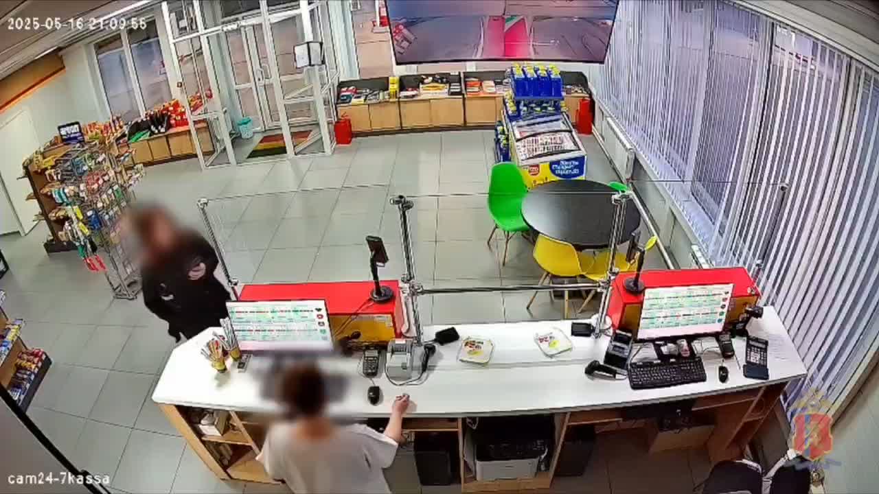 В Назарово задержана девушка, пытавшаяся ограбить АЗС под угрозой муляжа взрывного устройства
