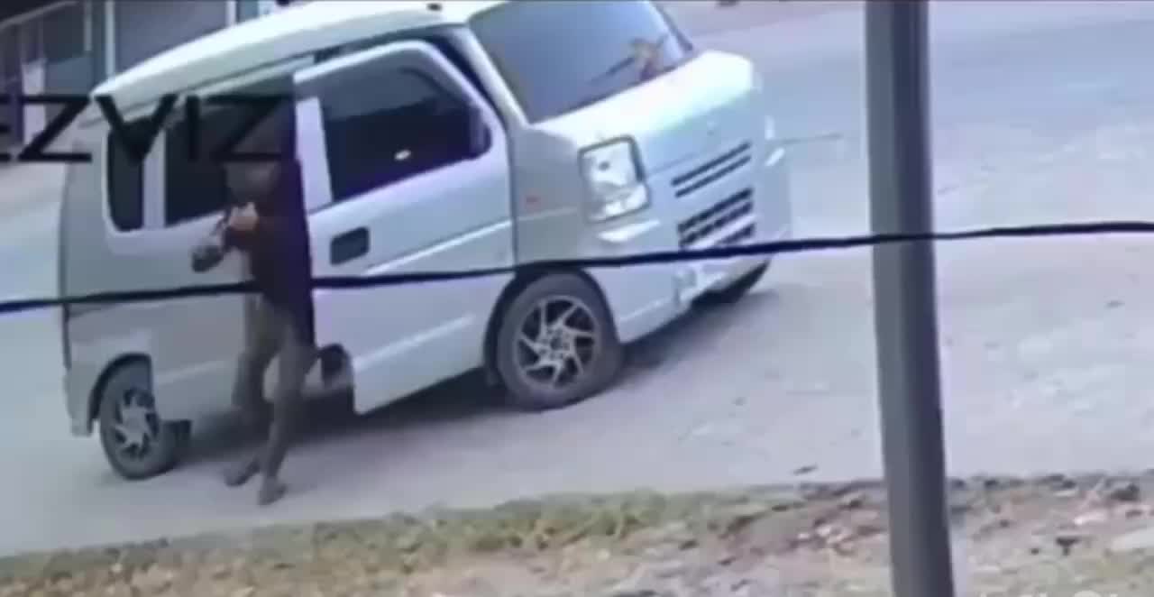 Мэр Филиппин выжил после покушения на его бронированный автомобиль