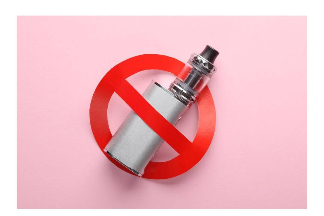 В вейпах нашли фекалии и опасные бактерии Учёные исследовали 1300 вейпов которыми пользуются школьники и обнаружили внутри никотин спирт и следы фекальных бактерий В некоторых устройствах концентрация грязи оказалась настолько высокой что при использовании можно подхватить инфекции дыхательных путей Кроме того токсичные пары по словам исследователей оказывают сильное воздействие на мозг и могут привести к серьёзным последствиям вплоть до когнитивных нарушений и слабоумия Подписаться Предложить новости