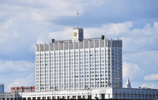 Правительство России распорядилось закрыть 20 КПП на границе с Украиной Мера вводится с 1 августа 2025 года. В списке 13 автомобильных пунктов и семь железнодорожных. Соответствующее распоряжение подписал премьер-министр Михаил Мишустин. Согласно документу, будут закрыты автомобильные пункты пропуска Безымено, Вергелевка, Головчино, Клименки, Тишанка Белгородской области, Белая Берёзка, Зерново Брянской области, Донецк, Куйбышево, Можайка, Титовка Ростовской области, Новобелая Воронежской области и Тёткино Курской области. Кроме того, с начала августа будут закрыты железнодорожных пункты пропуска Гартмашевка Воронежской области, Долбино, Разъезд Выстрел Белгородской области, Локоть, Тёткино Курской области, Разъезд Карьер 122 км, Чертково Ростовской области. Подпишись на «Говорит Москва»