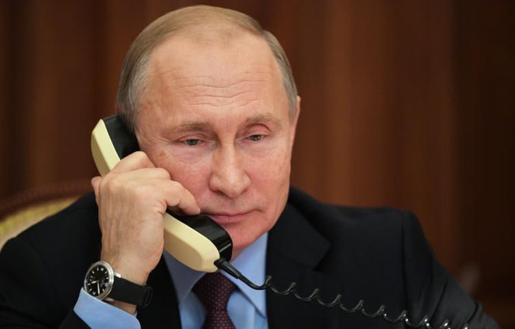 Владимир Путин провёл телефонный разговор с премьером Израиля Биньямином Нетаньяху Они обсудили положение дел на Ближнем Востоке и ситуацию вокруг Ирана Об их состоявшейся беседе сообщили в Кремле Президент РФ изложил принципиальные подходы в пользу активизации политико дипломатических шагов в интересах обеспечения стабильности и безопасности в регионе Подтверждена готовность российской стороны и впредь предпринимать соответствующие посреднические усилия содействовать продвижению конструктивного диалога с участием всех заинтересованных государств заявил Путин Подписаться на Говорит Москва Telegram VK MAX