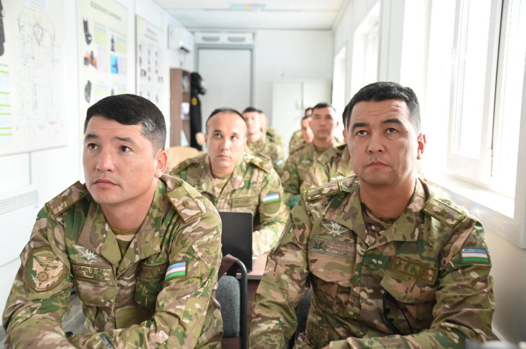 Военные водолазы из Узбекистана тренировались на западе Казахстана  Совместная подготовка военнослужащих из Казахстана и Узбекистана прошла на базе учебно-тренировочного водолазного комплекса ВМС республики в Актау. Она включала в себя теоретические и практические курсы.