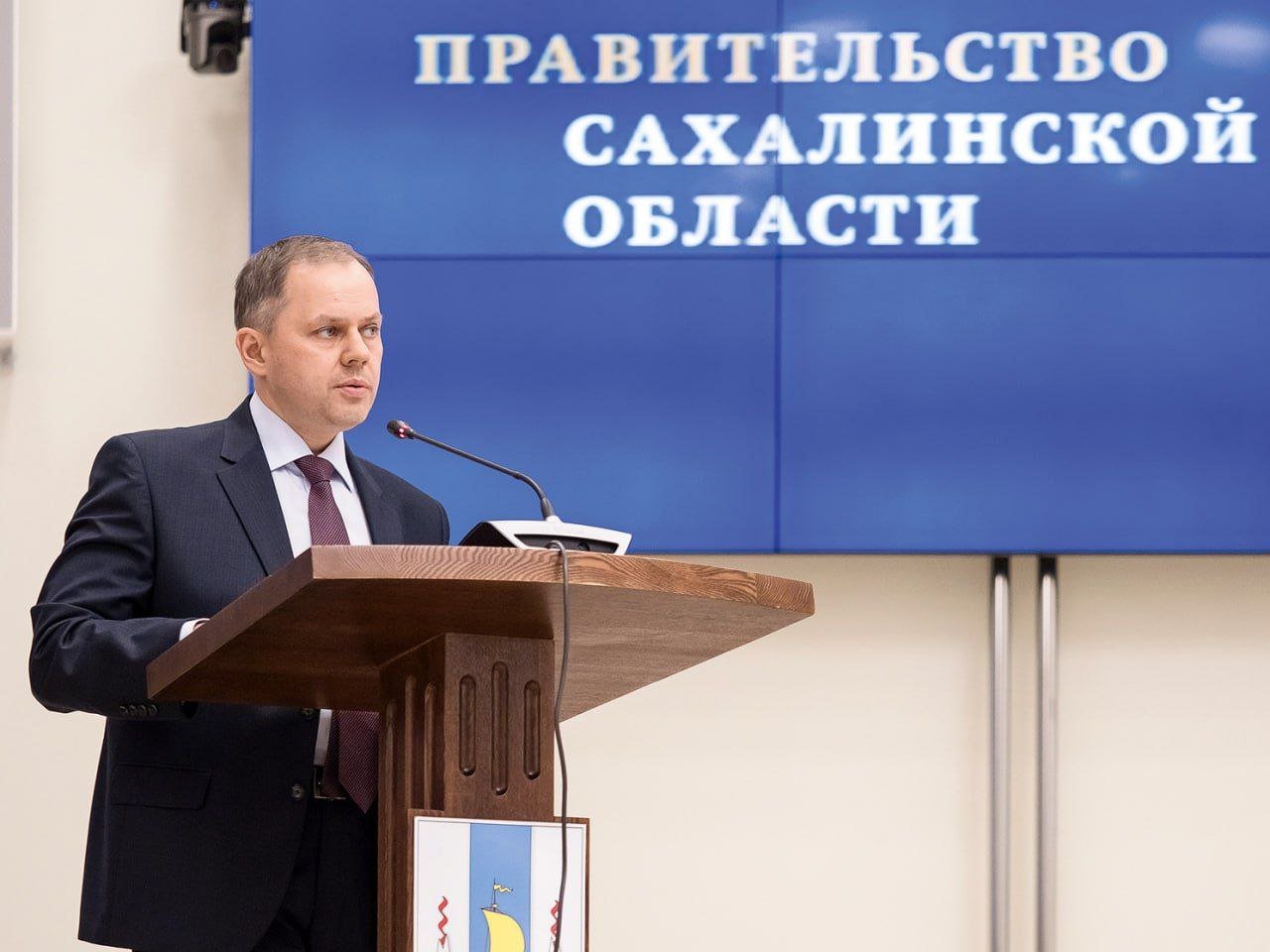 Министр экономического развития Алексей Успенский покидает Правительство Сахалинской области с 30 мая Об этом в своем Telegram-канале сообщил губернатор Валерий Лимаренко. Новым главой ведомства станет Ольга Шароватова. Ольга Сергеевна – коренная сахалинка. Работала в бизнес-структурах, до недавнего времени была заместителем министра экономического развития. Благодарю Алексея Алексеевича за его вклад в развитие Сахалинской области и ее экономики. Желаю Ольге Шароватовой успехов на новом посту и жду от нее полной самоотдачи на благо островного региона и его жителей, – сообщил Валерий Лимаренко. ——— : Прислать нам новость: