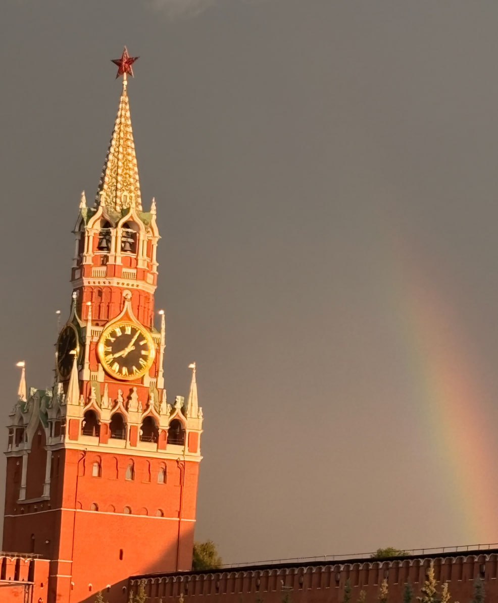 После грозы и сильного ливня в Москве появилась радуга. В некоторых районах — двойная Прямой эфир