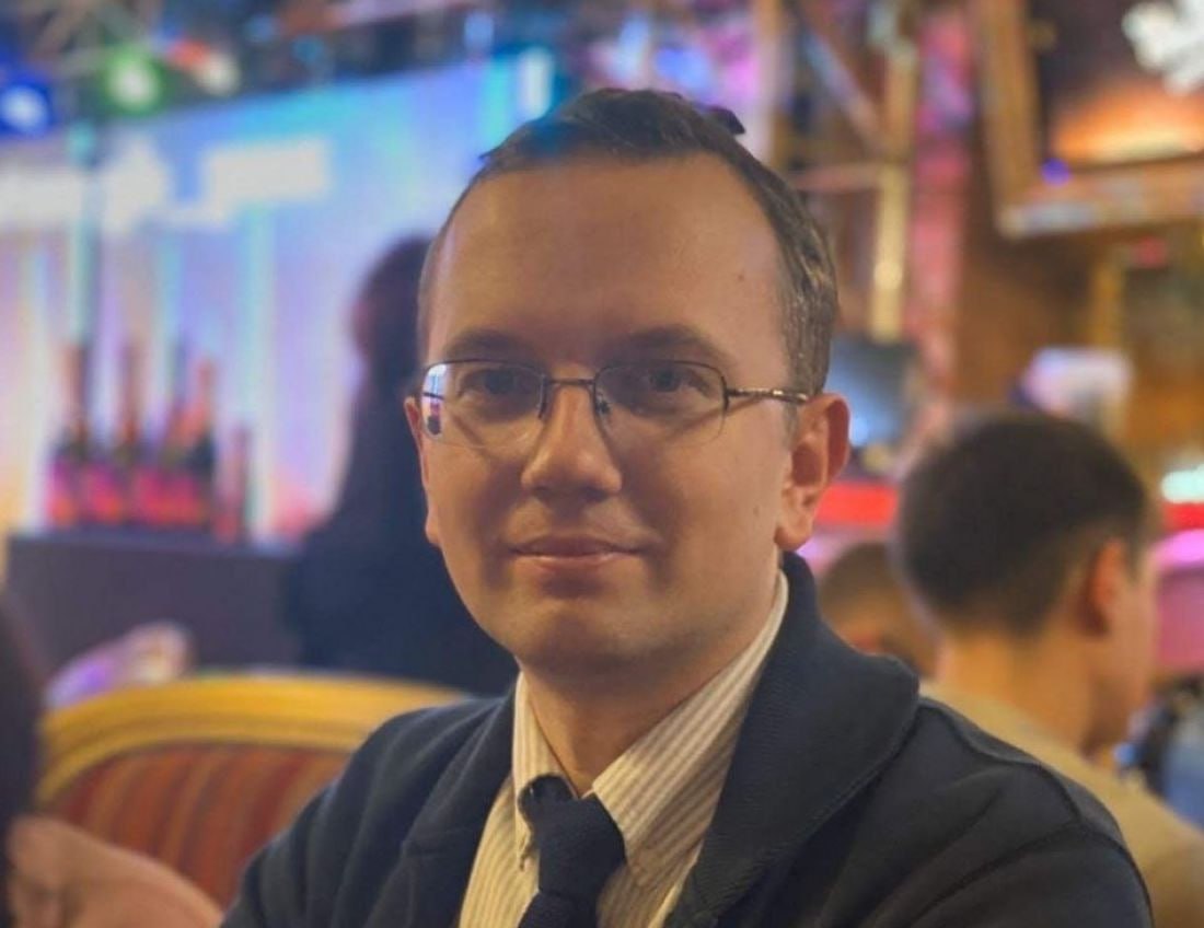 Редактор Пенза Взгляд Алексей Уйменов вновь стал лауреатом премии губернатора 12 декабря были опубликованы итоги конкурса на соискание премий губернатора Пензенской области за лучшее освещение актуальных тем в СМИ в 2025 году Редактор портала Пенза Взгляд Алексей Уйменов стал победителем в номинации Быть здоровым здорово в которой оценивались материалы на темы физкультуры и спорта профилактики здоровья ведения здорового образа жизни Ранее по итогам 2023 года Алексей Уйменов становился победителем конкурса на соискание премий губернатора Пензенской области за лучшее освещение актуальных тем в СМИ в номинации Единый народ По итогам конкурса 2025 года победителями в номинации Новое поколение стали Инна Мотина сетевое издание Информационное агентство Пенза Пресс и Наталья Конашенкова детско юношеская газета Деловой В номинации Делаем сами победили Андрей Бочкарев телеканал Экспресс и Татьяна Шишканова газета Сурские просторы В номинации Год защитника Отечества победу завоевали Александр Маркеев телеканал Экспресс и Людмила Евушкина газета Сердобские новости В номинации Быть здоровым здорово также победила Анна Китаева газета Пензенская правда В номинации Единый народ лауреатами стали Петр Долгов сетевое издание Столица 58 и Павел Сизов газета Знамя труда В номинации Отдыхаем на Родине лучшими стали Альбина Медведева ГТРК Пенза и Ольга Радаева газета Новое время В номинации Национальные проекты в действии победили Ирина Заварцева ГТРК Пенза и Елена Свердлова газета Земляки Пенза Подписаться на Пенза Взгляд в ТГ Подписаться на Пенза Взгляд в MAХ