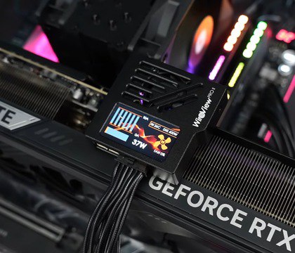 der8auer продемонстрировал устройство для защиты видеокарт от расплавления коннекторов Адаптер WireView Pro 2 от Thermal Grizzly позволяет мониторить подаваемую мощность по каждому из пинов отслеживать температуру и предупреждать о каких либо проблемах WireView Pro 2 представляет собой монитор адаптер который устанавливается между видеокартой и кабелем питания блока питания