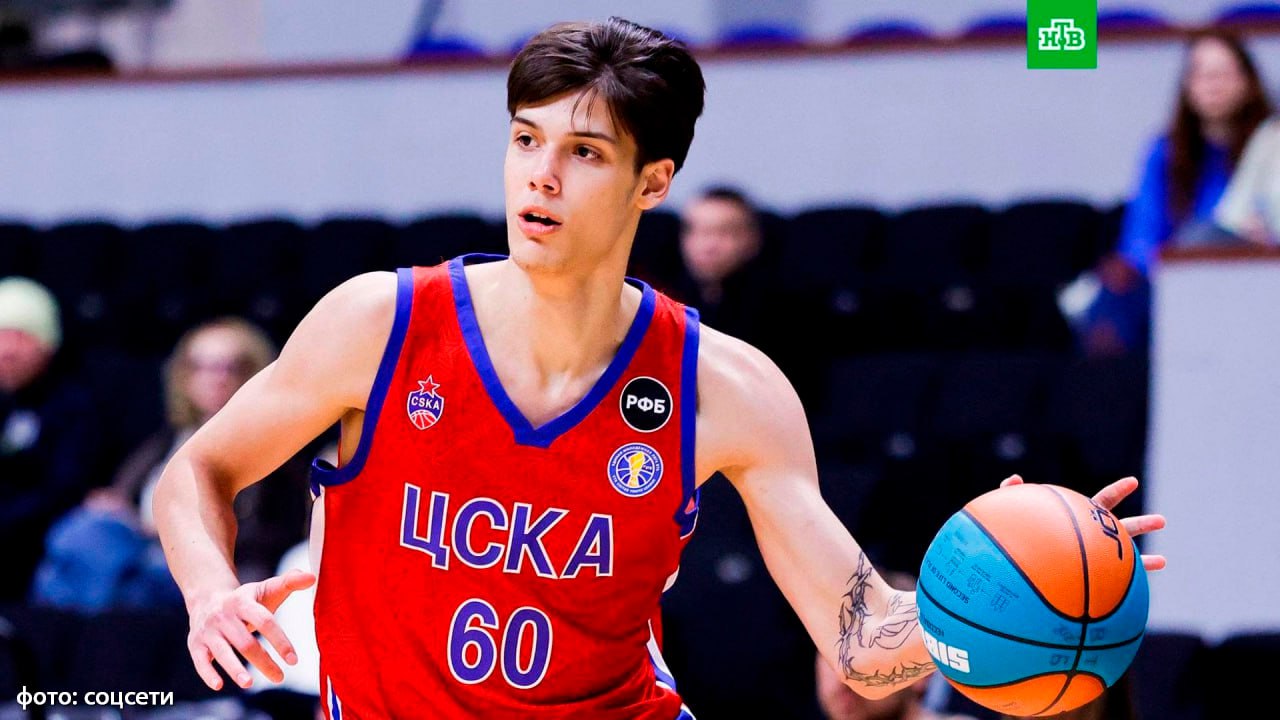 Баскетболист столичного ЦСКА Юниор получил серьёзную травму головы во время избиения в клубе Форвард ЦСКА Юниора 18 летний Владимир Ершов получил черепно мозговую травму в результате избиения в ночном клубе В настоящий момент он находится в ЦРБ города Раменское в тяжелом состоянии В ЦСКА уже сообщили что находятся на связи с родителями игрока и врачами Надеемся на силы организма Владимира профессионализм медиков и объективное расследование правоохранительными органами инцидента Го в MAX max ru shot