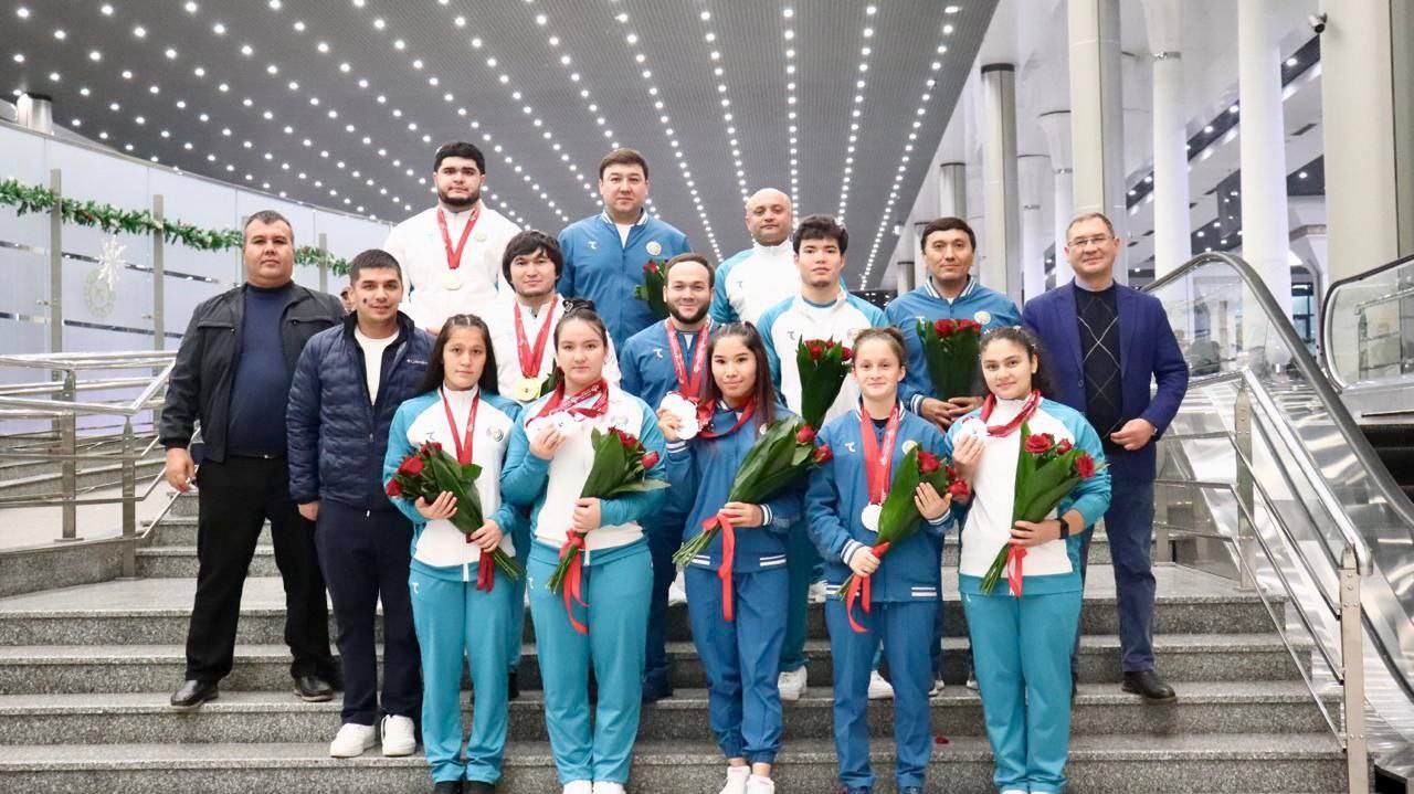 Тяжелоатлеты Узбекистана заняли второе место в общекомандном зачете на международном турнире 10th Qatar Weightlifting Cup в Катаре спортсмены завоевали 24 медали 4 золотые 15 серебряных и 5 бронзовых