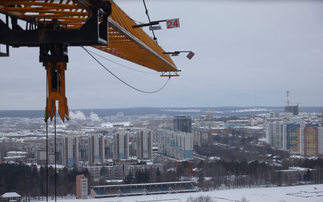 В лидерах по росту цен По итогам 2025 года в Ижевске цены на вторичном рынке жилья выросли на 16 до 97 7 тыс руб за 1 кв м сообщает РБК По данному показателю наш город занял третье место среди 50 крупнейших городов России уступив лишь Махачкале 25 и Курску 24 Подписаться на нас Telegram MAX