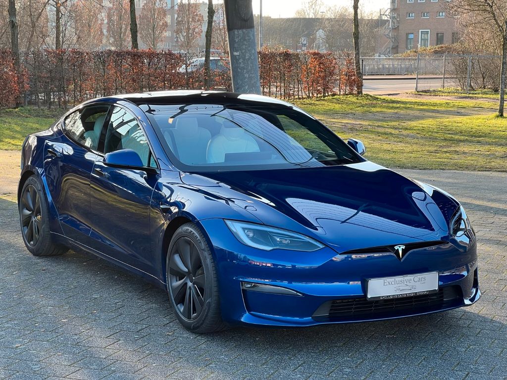 Tesla убрали с международного автосалона в Ванкувере.      Решение было объявлено во вторник днем, 18 марта, Эриком Николлом, исполнительным директором мероприятия 2025 года, которое пройдет на этой неделе в конференц-центре Ванкувера.