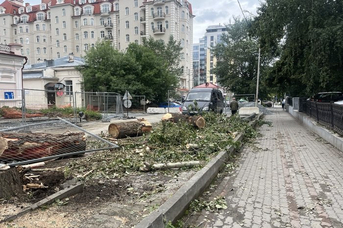 Улицу в центре Екатеринбурга закрывают до конца лета В Екатеринбурге на ремонт закрывается еще одна улица в самом центре города. Как сообщили в администрации, 21 июля по 31 августа будет закрыто движние по улице Пушкина от дома №2 и до Первомайской. На участке будут прокладывать инженерные сети. Автомобилисты смогут объехать зону перекрытия по улицам Горького, Почтовой, Толмачева.