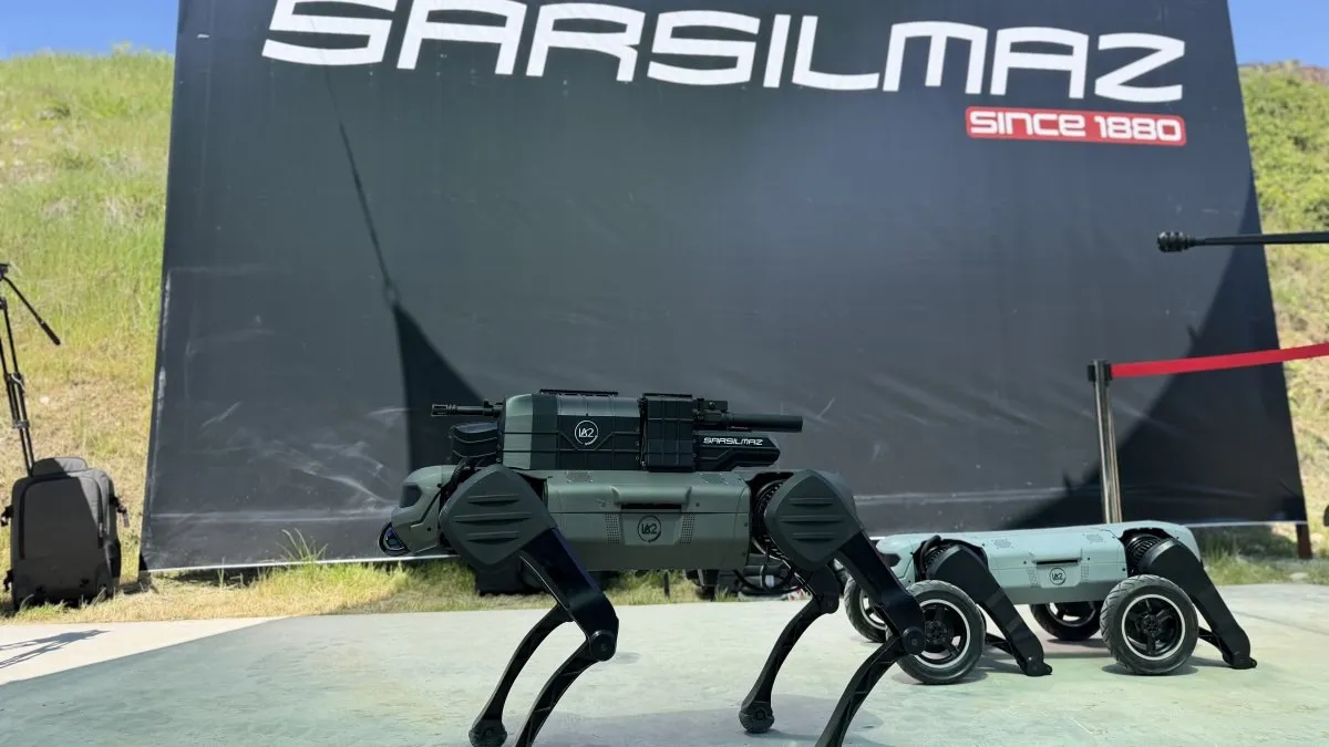 Sarsılmaz покажет полный цикл оборонного производства Турецкая оборонная компания Sarsılmaz известная производством стрелкового оружия готовится продемонстрировать свою комплексную оборонную экосистему на выставке SAHA EXPO Речь идёт о подходе от начала до конца от разработки до серийного выпуска Это часть более широкой картины Турция активно выстраивает полный цикл оборонного производства внутри страны Sarsılmaz один из игроков показывающих как малые и средние компании укрепляют технологическую независимость Анкары в военной сфере Стамбульский волк Про Турцию простыми словами istanbul wolf