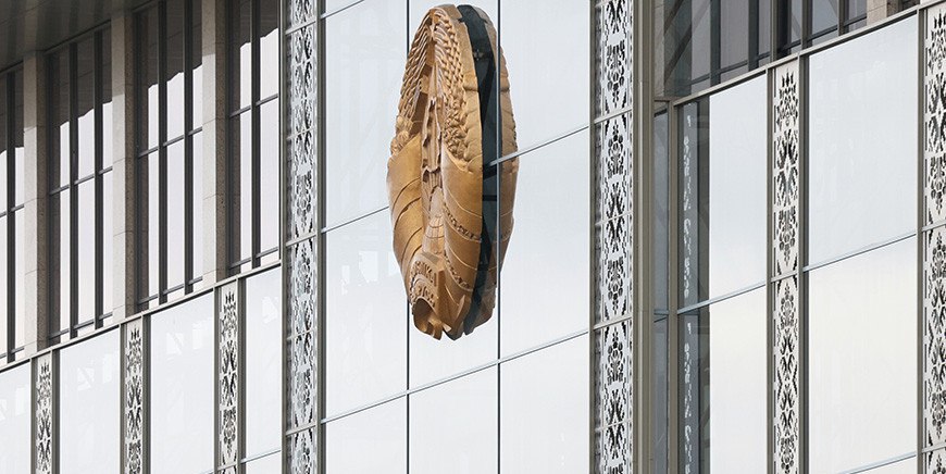 Президент Беларуси Александр Лукашенко поздравил сотрудников и ветеранов Государственного комитета по имуществу с 35 летием ведомства и Днем работников землеустроительной и картографо геодезической службы В поздравлении глава государства отметил что земля является национальным богатством страны а от эффективности её использования зависят устойчивое развитие и рост уровня жизни За 35 лет Госкомимуществом проделана огромная работа по становлению системы управления государственной собственностью и реализации единой политики в сфере земельных и имущественных отношений геодезии и картографии Лукашенко выразил уверенность что коллектив и впредь будет обеспечивать соблюдение экономических интересов страны создавая условия для рационального использования активов Он пожелал сотрудникам здоровья счастья и профессиональных успехов Разговоры на кухне