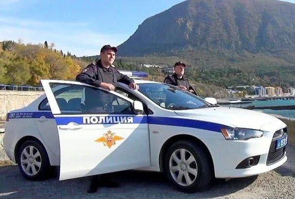 В Крым на курортный сезон приехали полицейские из 29 регионов. Они будут патрулировать улицы городов, рассказал начальник отдела организации охраны общественного порядка МВД по РК Николай Жуненко. Помогают и камеры видеонаблюдения. Эксперт напомнил, что по закону полиция имеет право затребовать запись с камеры даже если это частная собственность. Крымский мост Новости Крыма