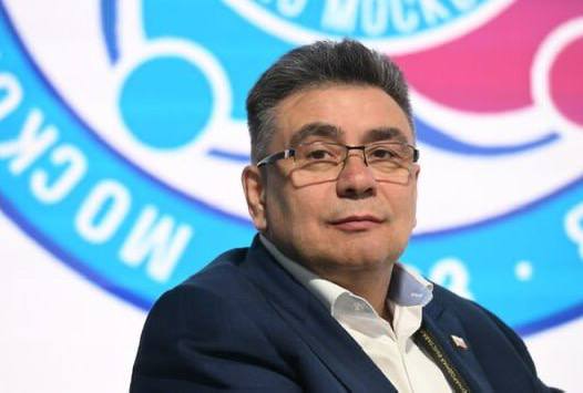 Сгоревший хостел в Балашихе принадлежит председателю регионального отделения Союза пенсионеров России Игорю Корнееву и его супруге После пожара всплыли интересные детали о его владельцах Ещё в 2017 году Корнеев сдавал мигрантам квартиру на улице Октября в Реутове Тогда суд запретил ему организовывать хостел в данной жилплощади Причина системные нарушения жильё использовалось не по назначению а постояльцы проживали с нарушением миграционного учёта В квартире обнаружили иностранных граждан без регистрации которых привлекли к административной ответственности По информации источника 112 у владельцев могло быть несколько подобных объектов Главные происшествия 112