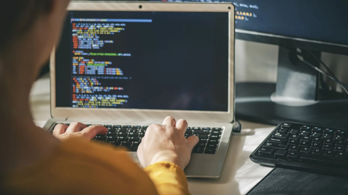 Словарь Collins выбрал слово 2025 года вайб кодинг Термин отражает культурный сдвиг в сторону использования нейросетей во всех аспектах повседневной жизни В шорт лист также попали таскмаскинг биохакинг кланкер и другие vc ru ai 2323212