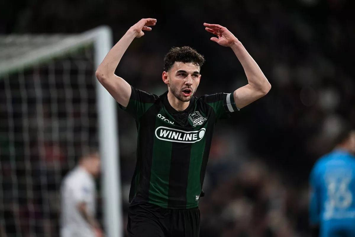 Полузащитник Краснодара Сперцян признан лучшим игроком РПЛ в ноябре и декабре Полузащитник Краснодара получил приз по итогам двух месяцев он выиграл в голосовании болельщиков набрал 3 из 5 экспертных голосов РПЛ и в версии Матч Премьер разделил победу с Джоном Кордобой Поздравляем так держать Кубанские Новости Мы в MAX