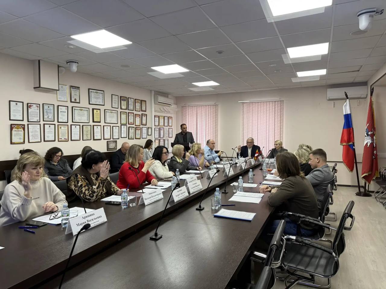 Депутат от ПАРТИИ РОДИНА в Совете депутатов внутригородского муниципального образования муниципального округа Филимонковский в городе Москве Елена Коньшина приняла участие в заседании Совета депутатов Филимонковского округа города Москвы где депутаты заслушали подробный отчет главного врача ГБУЗ Поликлиника г Московский Департамента здравоохранения Москвы Будёна Анушавановича Абраамяна Это была важная и содержательная встреча где мы обсудили результаты работы учреждения и наболевшие вопросы которые волнуют наших жителей сказала Елена Коньшина