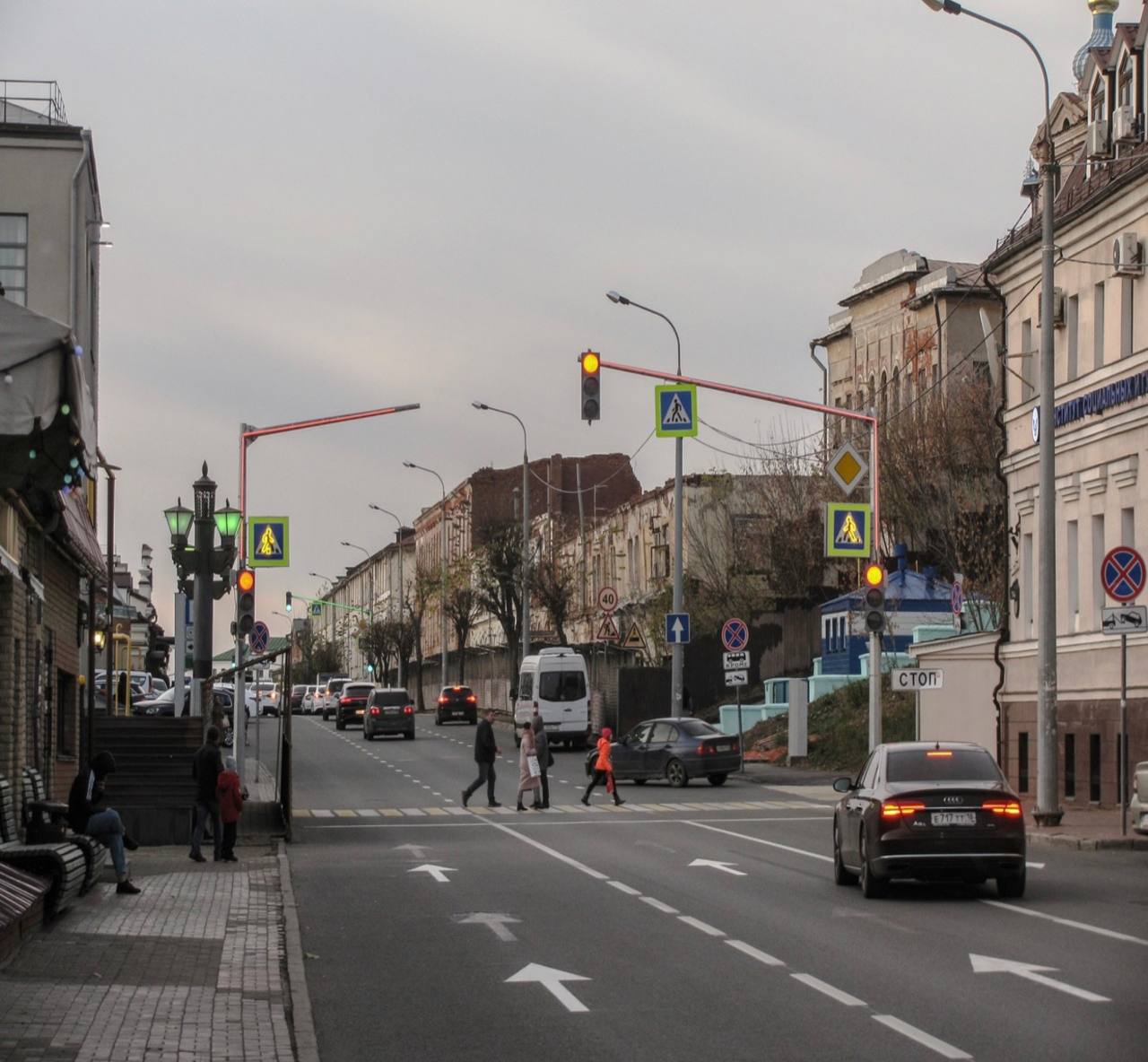 В Казани планируют реорганизацию Профсоюзной улицы с целью создания более комфортной среды для пешеходов Затеяли кое что интересное хотим взяться за Профсоюзную улицу и реорганизовать на ней движение Пока подробностей не будет но я уверен что в будущем эта улица станет комфортнее для пешеходов написал глава Вахитовского и Приволжского районов