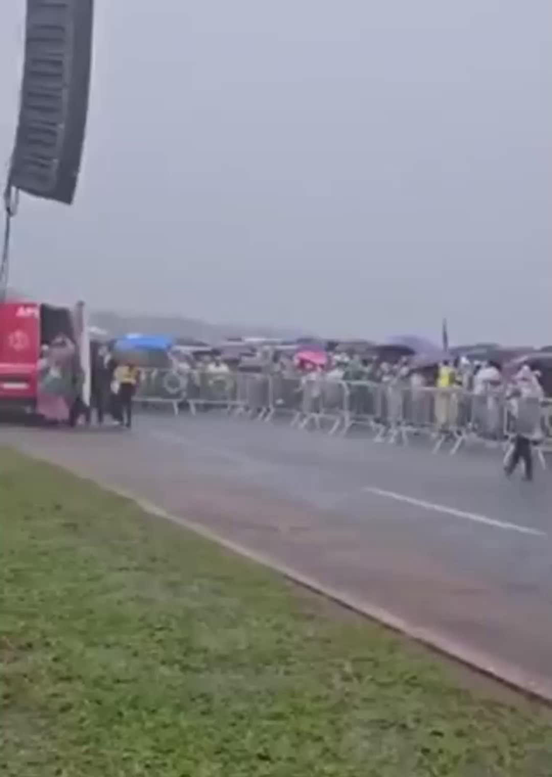 Удар молнии в Бразилии: более 70 пострадавших во время митинга в поддержку Болсонару