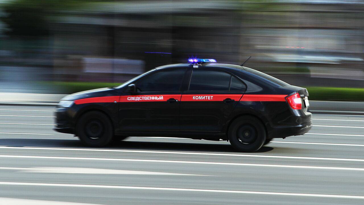 В администрации Дербентского района Дагестана прошли обыски Чиновники и местные жители подозреваются в мошенничестве, злоупотреблении должностными полномочиями и внесении ложных сведений в технический план. Следователи провели обыски в администрации района и по месту жительства фигурантов Они связаны с делом о мошенничестве с земельным участком на 16 млн рублей, сообщили в СК. Главное — здесь. Подписывайтесь!