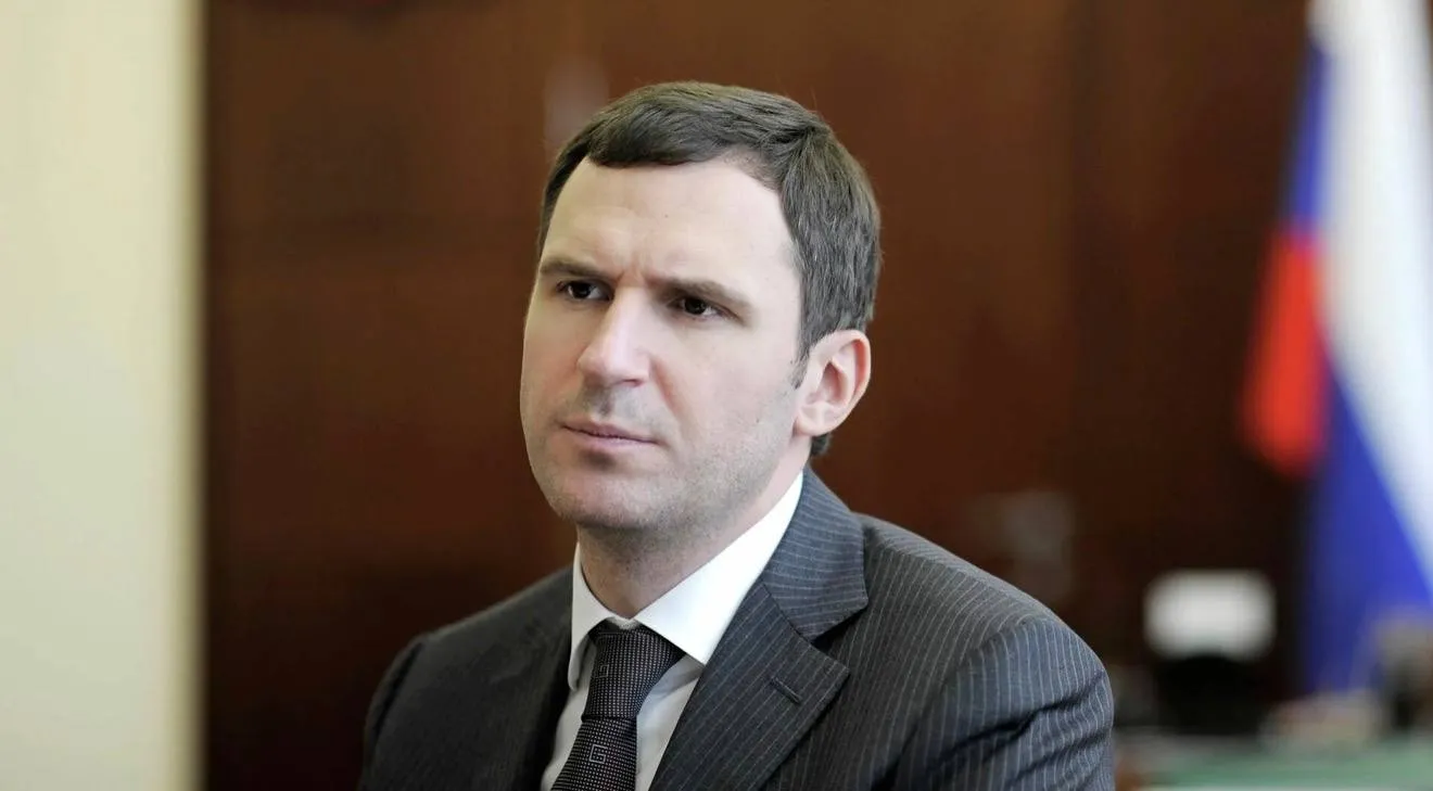 Экс замминистра Буцаев покинул страну Покинувший 22 апреля свой пост заместителя министра природных ресурсов и экологии Денис Буцаев уехал из России Скорый отъезд Буцаева состоялся на следующий день после отставки По информации канала Лиса Basilio в настоящий момент подозреваемым по каким либо уголовным делам Денис Буцаев не проходит Лиса Basilio Вы всегда можете конфиденциально поделиться с нами дополнительной информацией nv1955 protonmail com