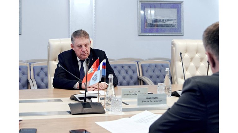 Брянский губернатор встретился с руководителем Федерального дорожного агентства Обсуждались перспективы развития дорог в регионе, реализация нацпроекта «Инфраструктура для жизни» и вопросы безопасности дорожного движения. ƃℾ подписаться прислать новость