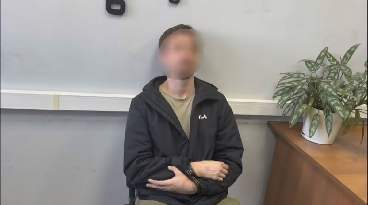 В Иванове задержали закладчика с шестью свертками гашиша У задержанного 29-летнего ивановца изъяли шесть свертков с запрещенным веществом. На время расследования молодой человек задержится в СИЗО. ↗ Прислать новость Подписаться