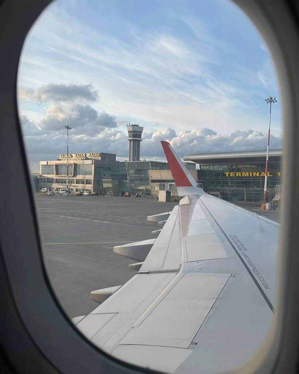 Аэропорт Казани признали лучшим в стране Международный аэропорт Казани стал лауреатом XII Национальной премии Воздушные ворота России По итогам 2025 года он победил в номинации Лучший аэропорт среди воздушных гаваней с пассажиропотоком от 2 до 6 миллионов человек в год Подписаться Новости Казани