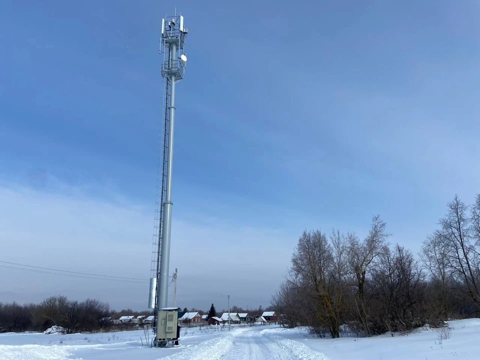 Более 370 малых и средних населенных пунктов Самарской области обеспечили сетью 4G В Самарской области завершилась масштабная программа расширения покрытия сети 4G и обновления телеком оборудования В эфир были выведены более 350 базовых станций стандарта LTE сообщает цифровая экосистема МТС Работы затронули 370 малых и средних населенных пунктов региона Доступ к высокоскоростному мобильному интернету и качественной голосовой связи получили не только местные жители но и автопутешественники чьи маршруты проходят через или вблизи этих сел и деревень   Подписаться на truekpru63 Мы в MAX