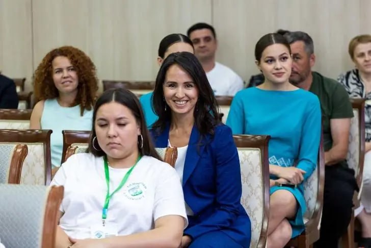 Кассационный суд также увидел нарушение закона при закупке для финала World Skills Russia  Арбитражный суд Уральского округа встал на сторону Управления Федеральной антимонопольной службы, которое обнаружило нарушения при закупке для финала IX Национального чемпионата World Skills Russia, проходившего в 2021 году. Об этом пишет «Коммерсантъ-Уфа».  В конце 2023 года УФАС обнаружило, что киностудии «Башкортостан» и Государственный академический ансамбль народного танца имени Файзи Гаскарова получили из бюджета Башкирии более 66 млн рублей. Затем подведомственные Минкульту Башкирии учреждения заключили без проведения торгов три контракта с предпринимателем Гульнарой Юриной.   Но как обнаружила антимонопольная служба, контракты на съемки флешмоба для церемонии открытия, поставку экипировки с символикой мероприятия и подготовку видеопрезентации были подписаны через несколько месяцев после выполненных работ. Гульнара Юрина и Государственный академический ансамбль в Арбитражном суде Башкирии просили признать выводы УФАС недействительными, но суд встал на сторону УФАС. Такое же решение приняли Восемнадцатый арбитражный апелляционный суд и арбитражный суд Уральского округа.  Напомним, в конце мая 2025 года был арестован директор ГКЗ «Башкортостан» Вильдан Яруллин, которого обвиняют в двух эпизодах превышения должностных полномочий, совершенных из корыстной и иной личной заинтересованности.  По версии следствия, в период с 2020 по 2022 год Яруллин, используя свое служебное положение, выписывал премии подчиненным, часть которой требовал передавать ему. Таким образом он получил в общем размере не менее 200 тысяч рублей.   Кроме того, в октябре 2023 года обвиняемый заключил договор на оказание услуг по подготовке концертной площадки для мероприятия с аффилированным индивидуальным предпринимателем на общую сумму свыше 33 млн рублей, минуя конкурсные процедуры.  Напомним, в октябре 2023 года ГКЗ «Башкортостан» заключил договор на оказание услуг по организации II Всероссийского открытого конкурса песни «Время героев» на 33,5 млн рублей с индивидуальным предпринимателем Гульнарой Юриной.   Обратная связь  Подписаться