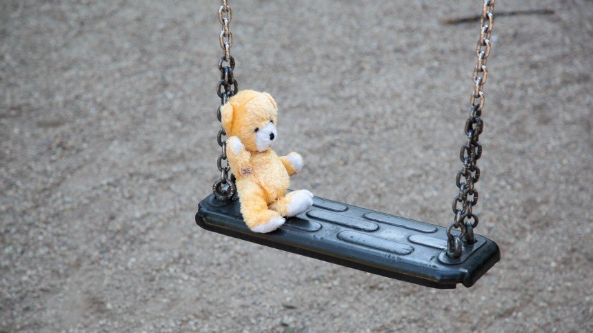 Открытый реестр педофилов предлагают создать в России Такое обращение уже направлено министру внутренних дел Колокольцеву депутатом Госдумы Николаем Новичковым В документе отмечается что эта мера необходима для того чтобы информация была доступна как органам власти так и гражданам По состоянию на первое полугодие 2023 года в стране насчитывалось 7435 граждан совершивших преступления против половой неприкосновенности детей и имеющих непогашенную судимость А согласно статистике МВД только с 2014 по 2019 год общий рост подобных преступлений составил 42 пишет Парламентская газета Тем не менее учитывая широкий общественный резонанс который вызывают подобные преступления а также возможность ошибок при включении в такой реестр не приведет ли чрезмерная доступность такой чувствительной информации к не менее тяжелым последствиям