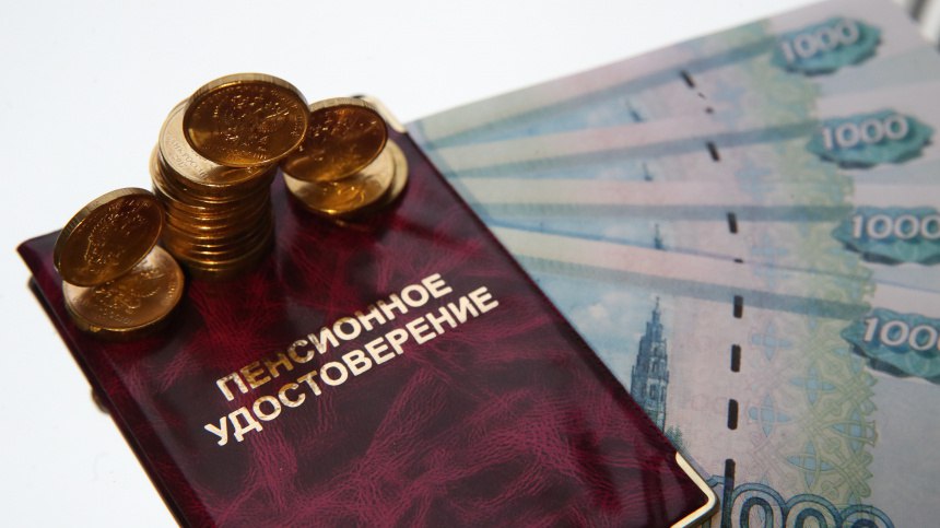 Правительство направит дополнительное финансирование на пенсионное обеспечение жителей новых регионов Почти 670 млн рублей будет дополнительно направлено на пенсионное обеспечение граждан проживающих в новых регионах Распоряжение об этом подписано Дополнительное федеральное финансирование позволит обеспечить выплаты пенсий в соответствии с региональным законодательством в январе 2026 года С учётом этих выплат всего в 2025 году на пенсионное обеспечение жителей новых территорий в соответствии с региональным законодательством из федерального бюджета направлено более 23 4 млрд рублей Вопрос был рассмотрен на заседании Правительства 4 декабря Подписанным документом внесены изменения в распоряжения Правительства от 17 января 2025 года 31 р