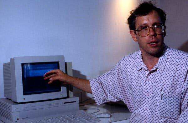 Умер один из создателей компьютера Apple Macintosh Билл Аткинсон в возрасте 74 лет от рака поджелудочной железы, — BFMTV. Экс-инженер компании также внедрил несколько компьютерных инноваций, в том числе двойной клик для открытия файла и папки на рабочем столе. Некоторые программы, созданные для Apple, послужили основой для множества других. Заря Новости - Подписаться