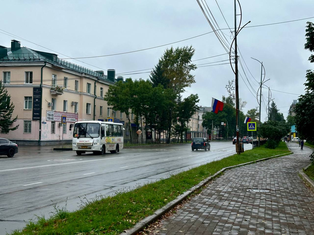 ‼ Изменения в маршруте автобусов и отключение воды в Биробиджане В период с 17 по 31 июля по ул. Пионерская № 70а будут проводиться работы по замене теплосети. В связи произойдут изменения в движении автобусов по муниципальным маршрутам № 31, № 12а, № 12: Направление от центра города до остановки «Обувная фабрика» - без изменений. Далее: «Шахматный клуб» - «Дом быта» - «Шалаева». В направлении к центру города: без изменений. Также 17 июля с 09:00 будет временно прекращена подача горячей воды в следующих домах: Чапаева № 5 Миллера № 16, 16/1, 18, 18/1 — когда закончат? — ну нееее livebir VK livebir OK