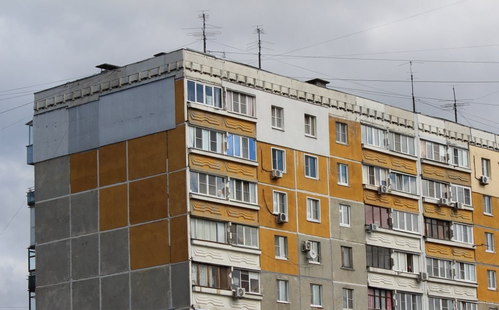 В России наблюдается снижение цен на вторичное жильё. В частности, в Москве цены на «вторичку» уменьшились на 4% Самые доступные квартиры, в среднем за 4,5 млн рублей, можно приобрести в Брянске, Смоленске, Ульяновске, Астрахани, Липецке, Калуге, Рязани, Твери и Иванове. Эксперты считают, что летний период может стать особенно выгодным для покупки жилья. Что думаете? — Круто! — Ну такое... #Экономика Подписаться. Кошелек Мудреца