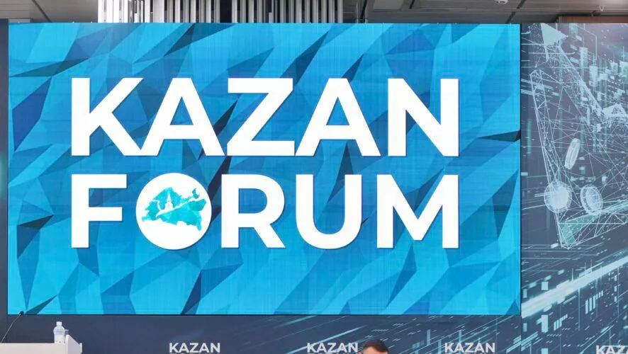 Заместитель генсека ООН примет участие в KazanForum Заместитель генерального секретаря ООН и высокий представитель по Альянсу цивилизаций Мигель Анхель Моратинос станет участником международного экономического форума Россия исламский мир KazanForum 2026 Как отметили организаторы он выступает за активный диалог между Россией и структурами ООН Он подтвердил намерение Альянса цивилизаций сохранять партнерство и развивать дальнейшее взаимодействие с российской стороной KazanForum пройдет в столице Татарстана с 12 по 17 мая при этом основная деловая программа на базе МВЦ Казань Экспо запланирована на 13 15 мая По состоянию на 20 апреля свое участие в форуме уже подтвердили представители 93 стран и 61 российского региона KazanFirst в МАКС
