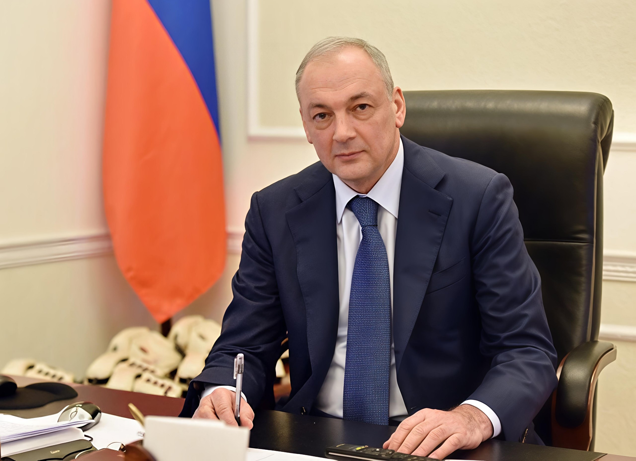 Ситуация в России в области межнациональных отношений стабильна и контролируема Об этом заявил заместитель руководителя Администрации президента РФ Магомедсалам Магомедов выступая на заседании президиума Совета при президенте по межнациональным отношениям