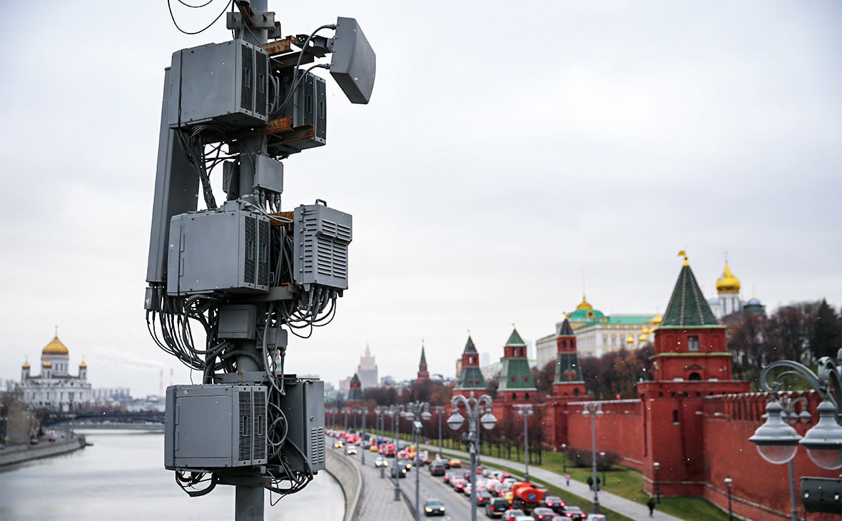 В России выделили неудобные частоты для 5G  Государственная комиссия по радиочастотам  ГКРЧ  одобрила выделение частотного диапазона 4800-4990 МГц для строительства сетей 5G. Теперь Минцифры планирует утвердить приказ о проведении аукционов на частоты в этом диапазоне. Проблема лишь в том, что «золотым диапазоном» считается 3,4-3,8 ГГц, именно его поддерживают большинство смартфонов и производителей сотовых станций. Диапазон в 4.8-5 ГГц требует больше вышек, поддерживается меньшим числом устройств и в целом выйдет операторам дороже.  Мой Компьютер
