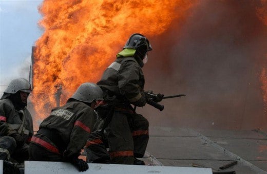 Пожарные ликвидировали возгорание в пгт. Тымовское   21ноября в 15:28  сах  диспетчеру Тымовского пожарно-спасательного гарнизона поступило сообщение о возгорании сарая на ул.Криворучко, 21. Пожарный расчет прибыл через 4 минуты. К моменту прибытия огнеборцев  открытым пламенем горел сарай на площади 12 кв.м.   Возгорание было локализовано в 15:35  сах , а в 16:05  сах  полностью ликвидировано. В тушении участвовали 4 человека и 1 единица техники пожарно-спасательной службы Сахалинской области. Погибших и пострадавших нет. Причины возгорания устанавливаются.