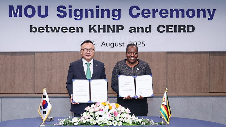 Зимбабве оценит возможность развертывания корейских SMR Компания Korea Hydro Nuclear Power подписала соглашение с Центром образования инноваций исследований и разработок Зимбабве о сотрудничестве в проведении предварительного технико экономического обоснования развертывания разработанного Кореей малого модульного реактора в этой южноафриканской стране Согласно меморандуму о взаимопонимании две организации договорились активно сотрудничать в предварительном технико экономическом обосновании внедрения инновационного реактора SMR i SMR в Зимбабве оказывать поддержку в подготовке специалистов в области атомной энергетики а также обмениваться информацией о технологиях в области атомной энергетики