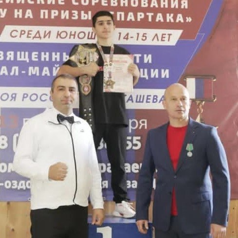 Победа юного боксёра   В поселке Домбае стартовали Всероссийские соревнования по боксу посвященные памяти генерала майора авиации Героя России К Х Боташева В них приняли участие более 260 спортсменов из 31 региона России Кочубеевский округ представлял воспитанник Дома детского творчества с Кочубеевского Грант Гулканян   Юный спортсмен провел 5 боев и завоевал победу Теперь он примет участие на Всероссийских соревнованиях Переходной России которые пройдут в Анапе с 26 октября по 3 ноября Фото предоставлено Э Осипяном Подписаться на Звезду Прикубанья