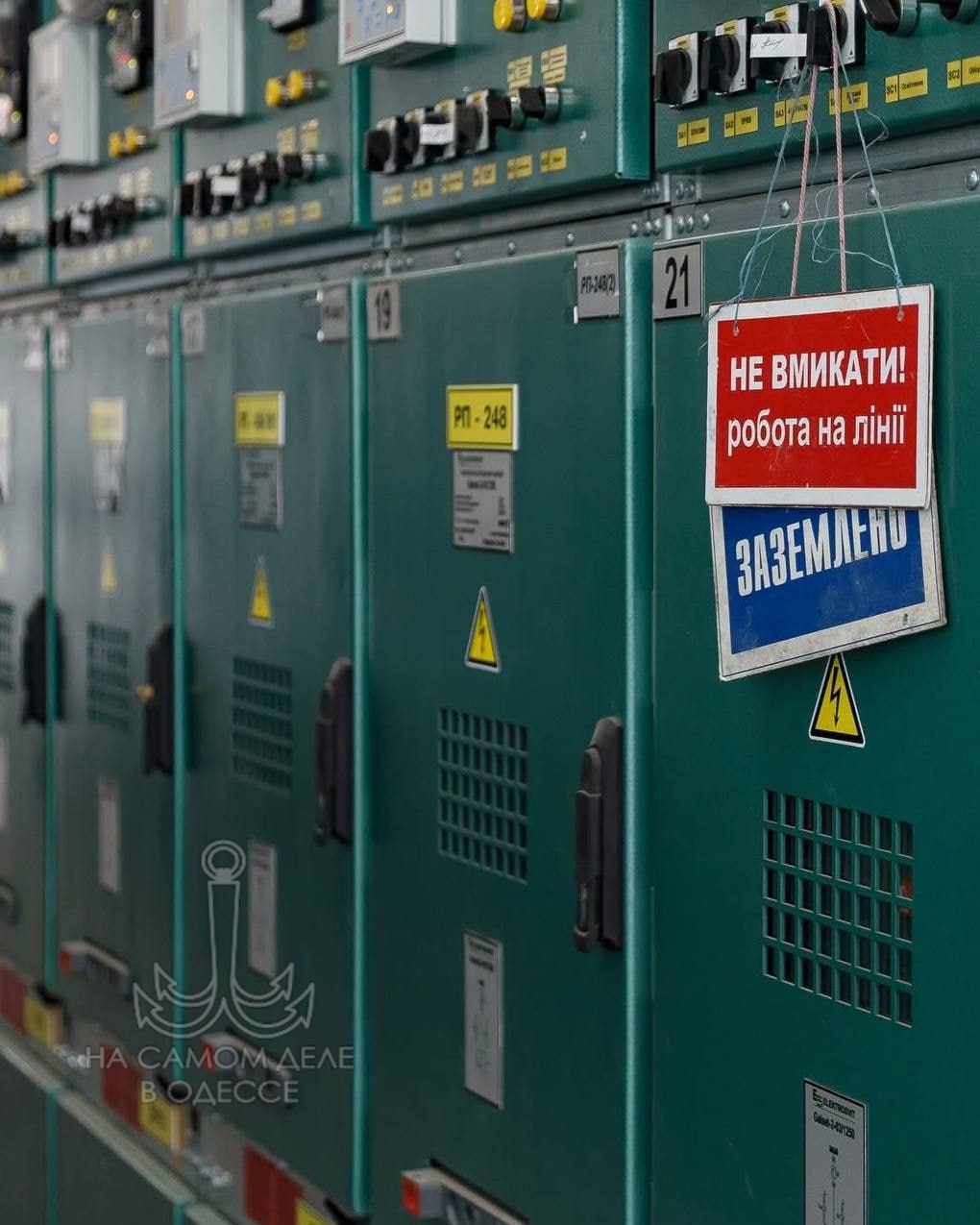 ДТЭК порадовала на оборудовании произошла авария Часть города без света у которой он был Восстановительные работы идут свет когда нибудь будет В связи с этим отключилось и водоснабжение в Приморском районе города и на Больших Мельницах Воду обещают вернуть как только электрики вернут электроэнергию ПОДПИСАТЬСЯ Чат Бот Дзен