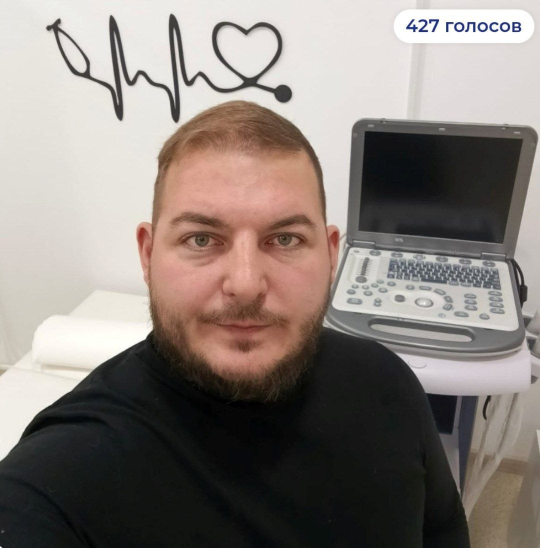 Поддержим предпринимателя из Белого Яра на всероссийском конкурсе   Кирилл Косов из Верхнекетского района стал финалистом премии Россия страна возможностей Только представьте из более чем 58 тысяч подавших заявки в финал прошли 100 Кирилл врач уролог в своем поселке он открыл многопрофильную медицинскую клинику За время работы почти 7 тысяч пациентов получили консультации медиков В клинике провели 319 операций Кирилл регулярно организовывает выезды медицинских бригад в удаленные поселки Его проект победил на регионе конкурсе Бизнес по семейному и получил звание Социально значимый бизнес Наш земляк участвует в народном голосовании в номинации Предпринимательство Проголосовать за Кирилла Косова можно в мини приложении в мессенджере МАХ С 2025 года инициатива Россия страна возможностей является частью национального проекта Молодежь и дети Подписаться на Томскую область в MAX