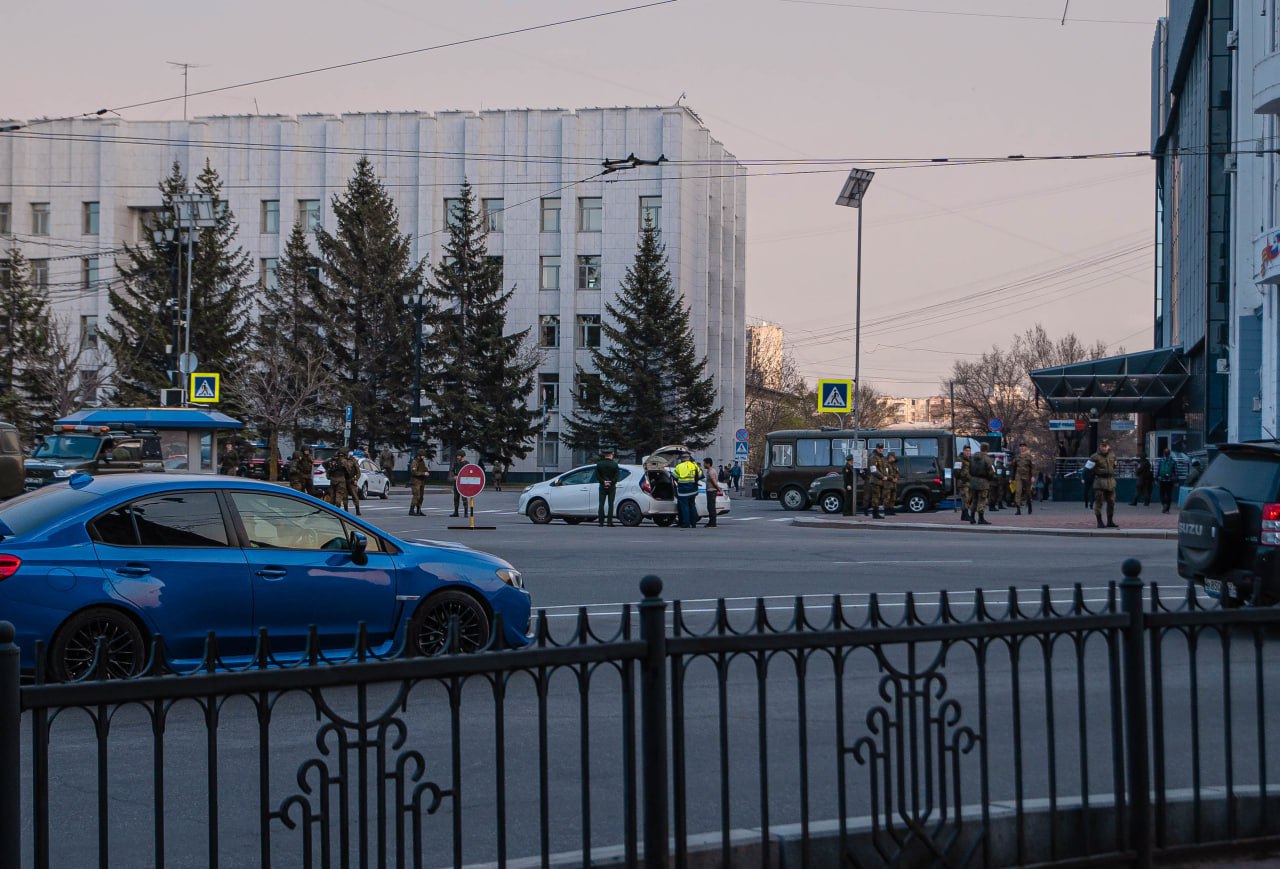 В Хабаровске пройдет репетиция парада    С 16:00 до 23:00 в центре города будет перекрыто движение транспорта по:  — Гоголя  от Уссурийского бульвара до Муравьева-Амурского ; — Пушкина  от Уссурийского бульвара до Карла Маркса ; — Муравьева-Амурского  от Шеронова до Пушкина ; — Карла Маркса  от Пушкина до Льва Толстого ; — Уссурийский бульвар  от Шеронова до Пушкина .  Парковка запрещена с 13:00 до 23:00:  — Гоголя  от Уссурийского бульвара до Муравьева-Амурского ; — Пушкина  от Уссурийского бульвара до Муравьева-Амурского ; — Уссурийский бульвар  от Шеронова до Пушкина .