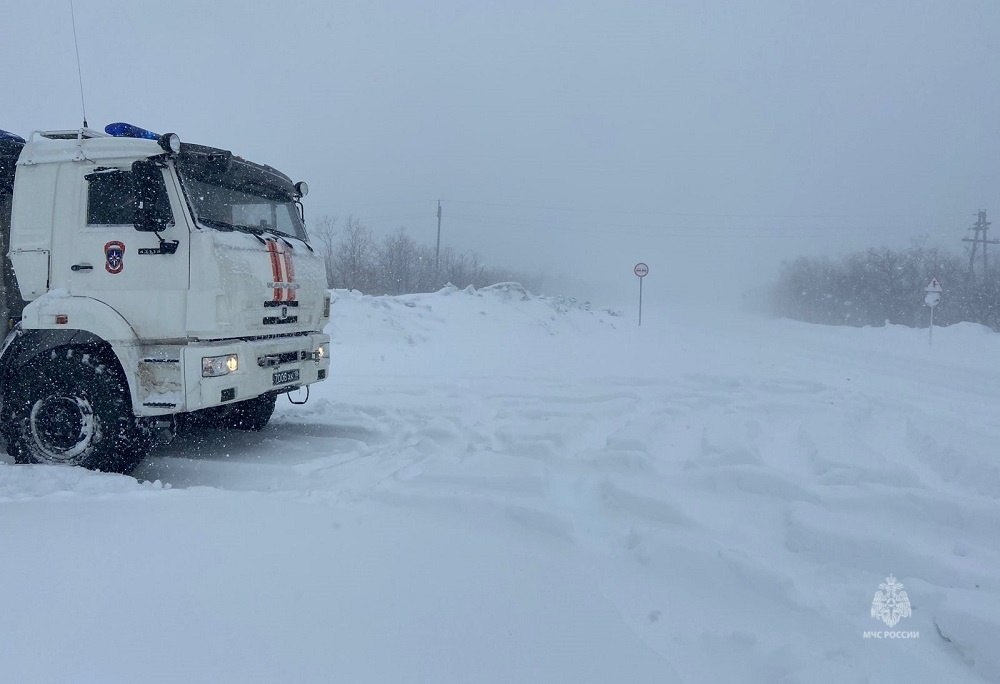 На Камчатке закрыли трассу из за метели В Усть Камчатском округе Камчатского края полностью закрыто движение по трассе РКЗ 66 аэропорт Крутоберегово Ограничения введены из за ограниченной видимости снежных осадков сильного ветра и метелью Подписаться